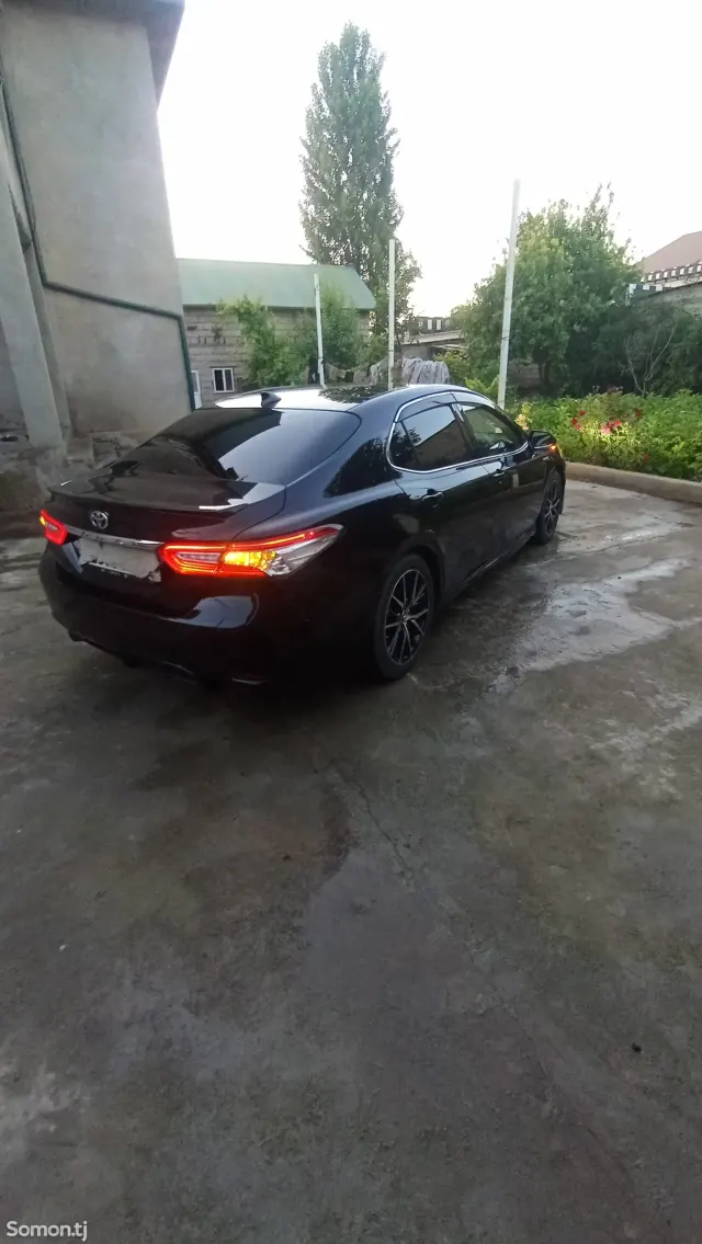 Toyota Camry 2018 · 2.5 AT