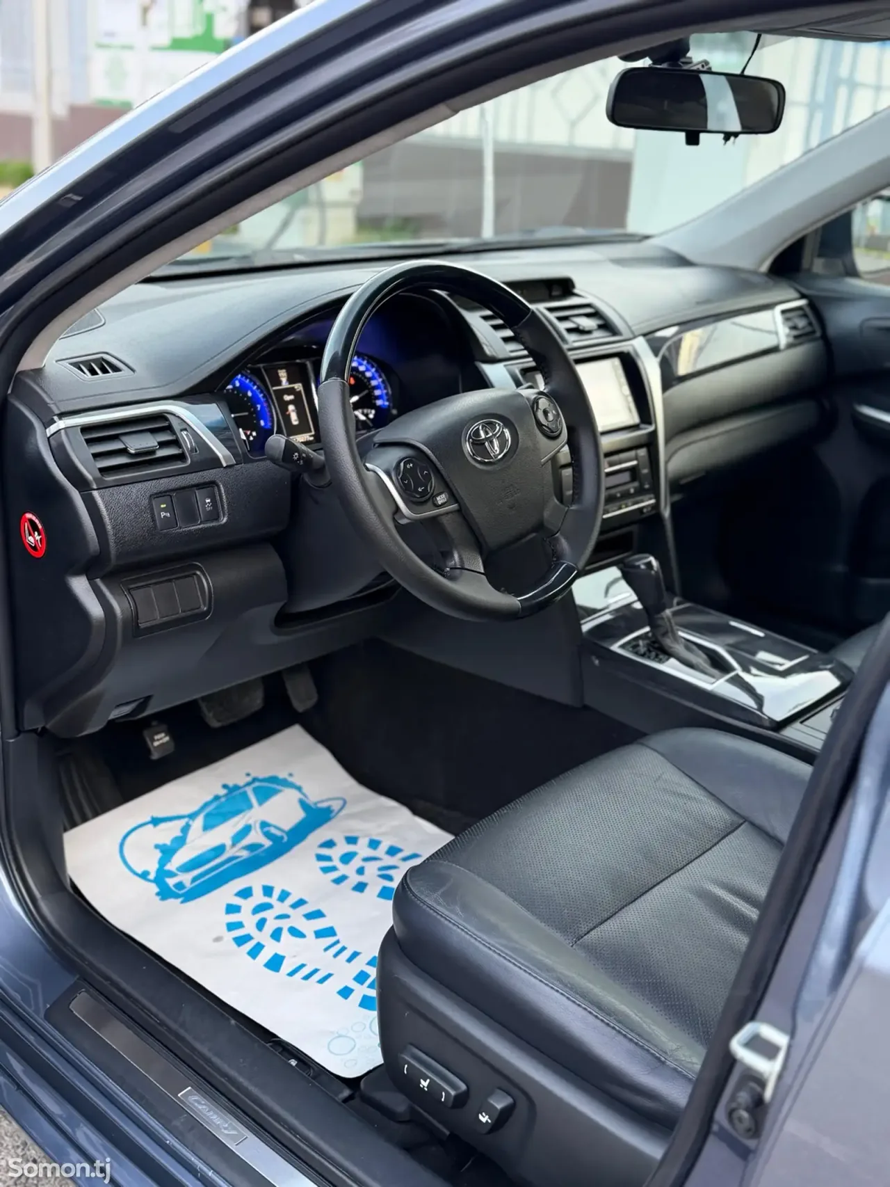 Toyota Camry 2015 · 2.0 AT