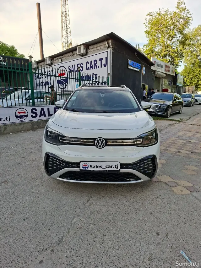 Volkswagen ID.6 2022 · AT