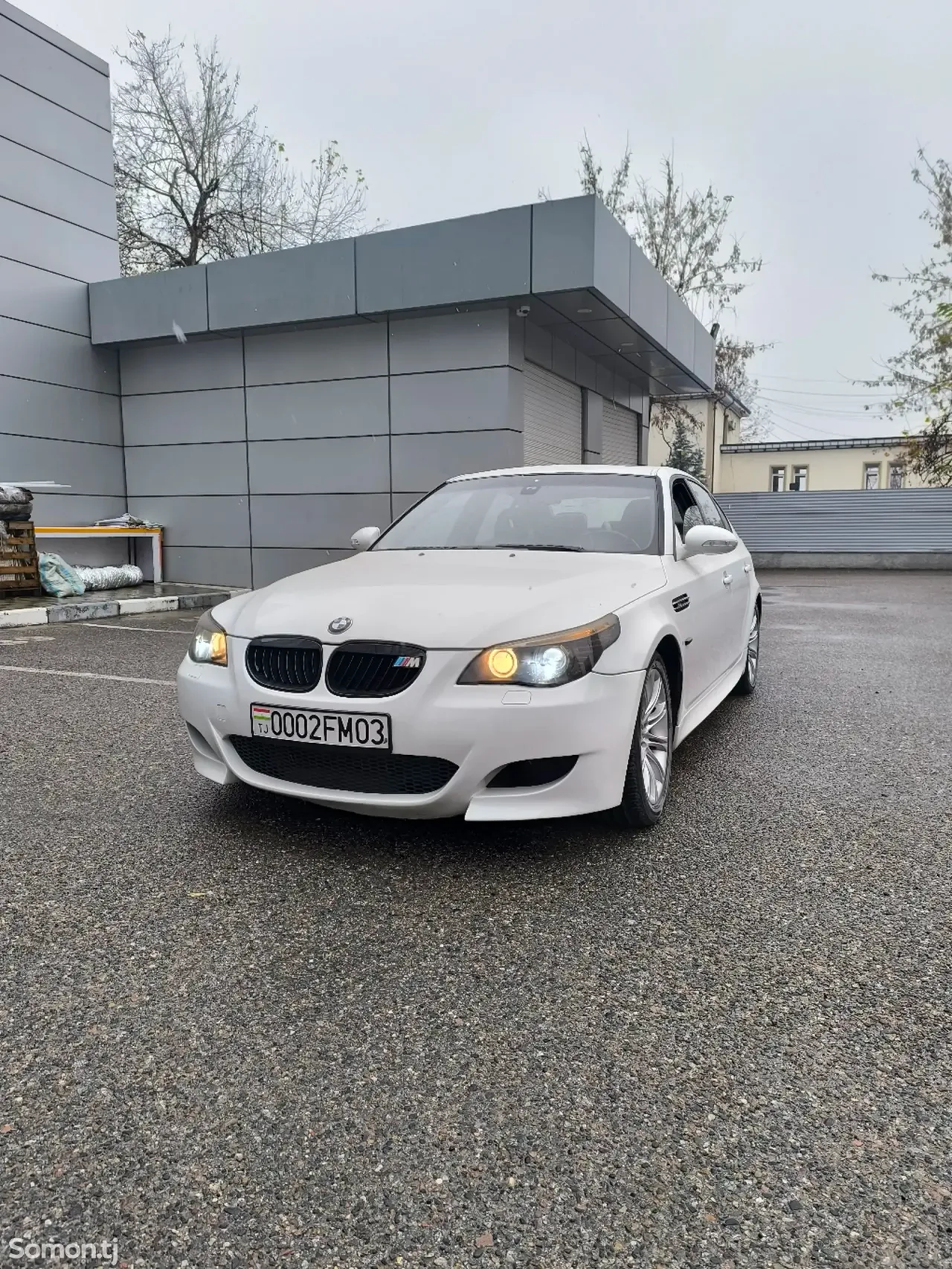 BMW 5 series 2004 · 4.4 AT