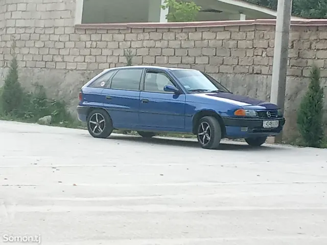 Opel Astra F 1996 · 1.6 MT