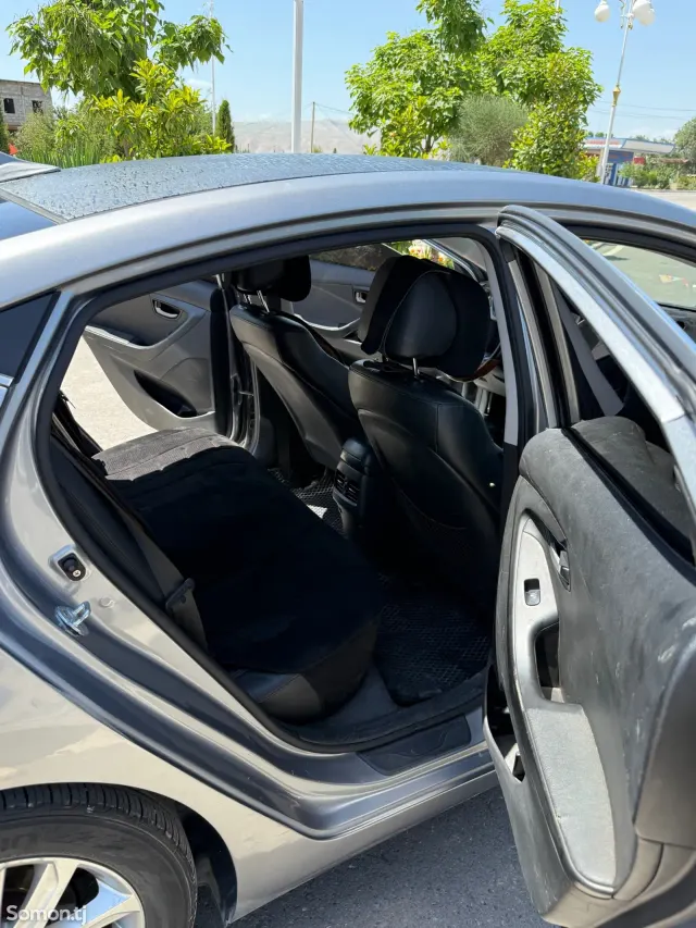 Hyundai Avante 2014 · 1.6 AT