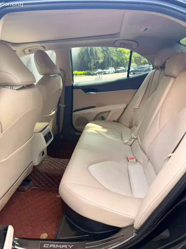 Toyota Camry 2020 · 2.5 AT