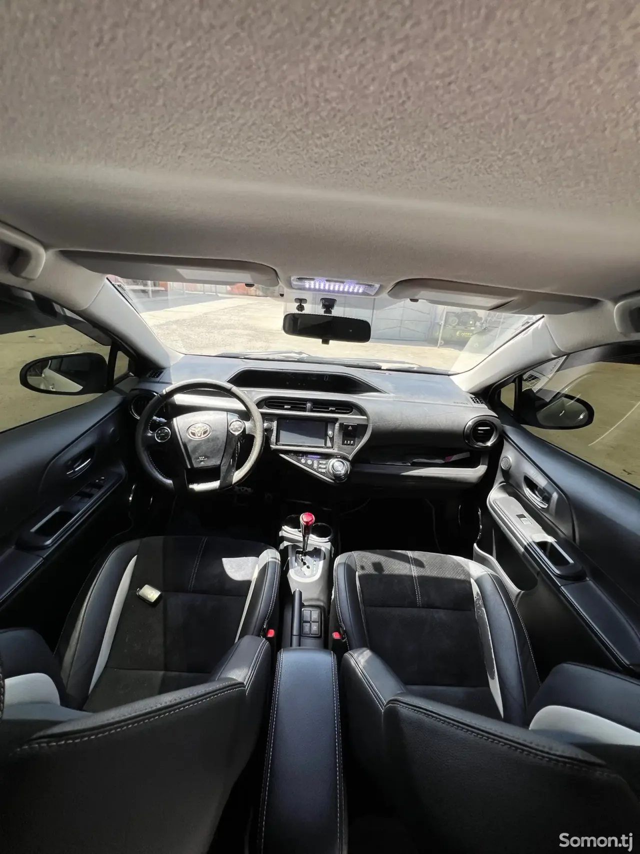 Toyota Aqua 2014 · 1.5 AT
