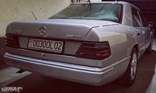 Mercedes-Benz W124 1992 · 2.5 MT