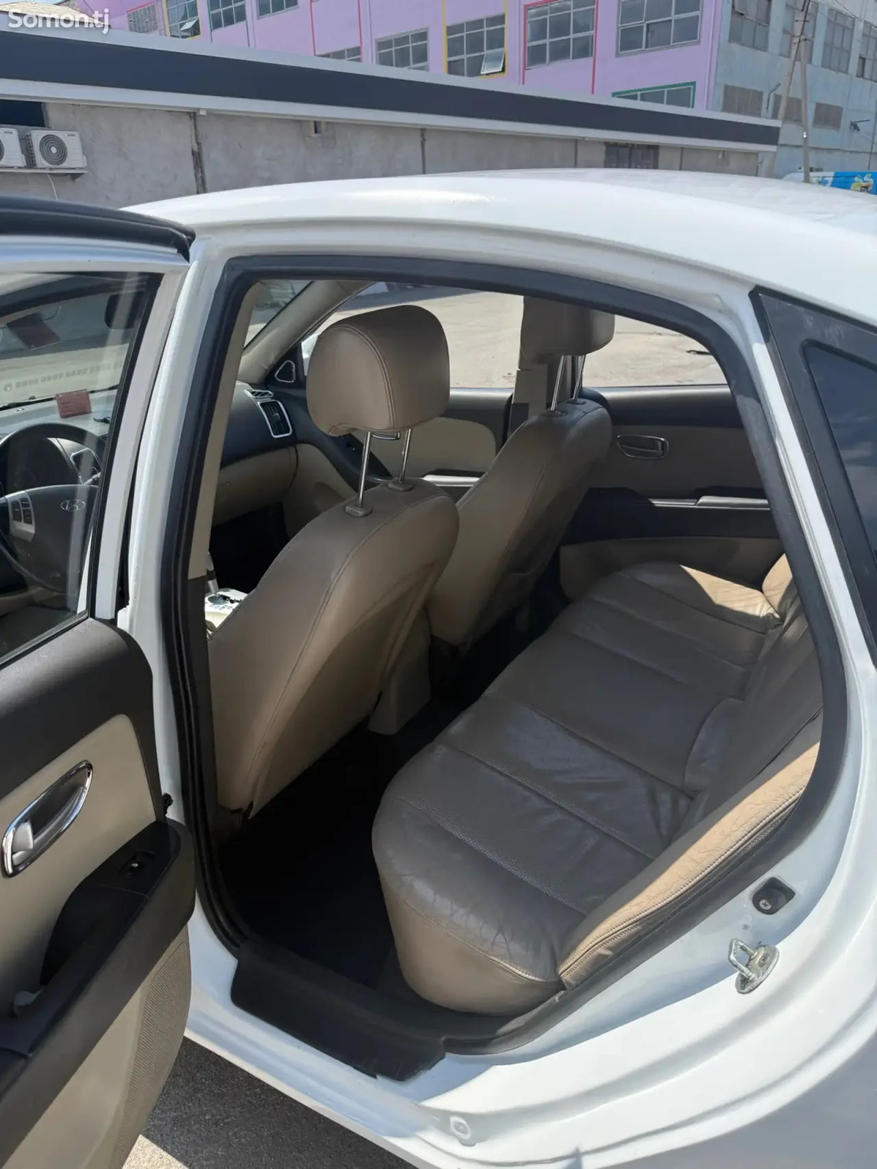 Hyundai Avante 2009 · 1.6 AT