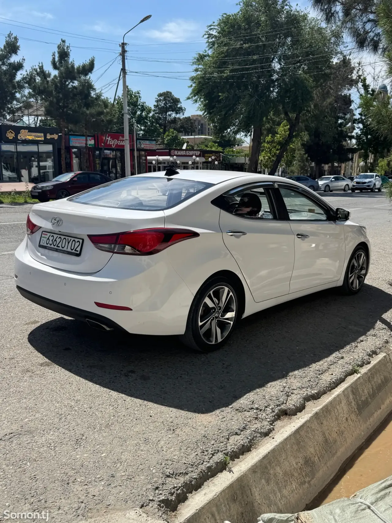 Hyundai Avante 2015 · 1.6 AT