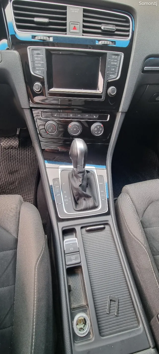 Volkswagen Golf 2015 · 1.6 AT