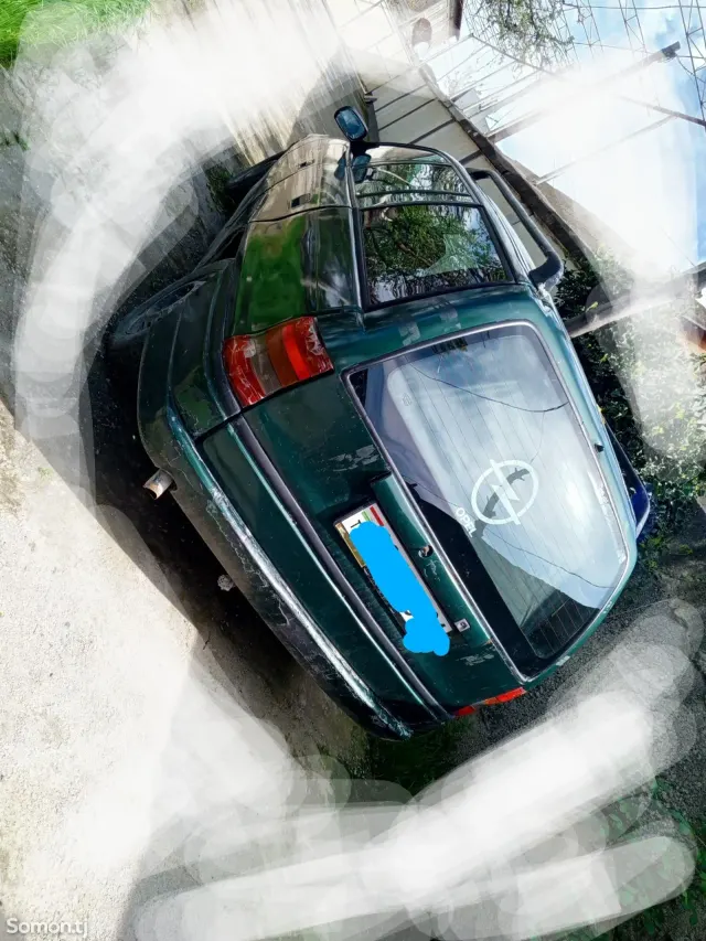 Opel Astra F 1993 · 1.6 MT