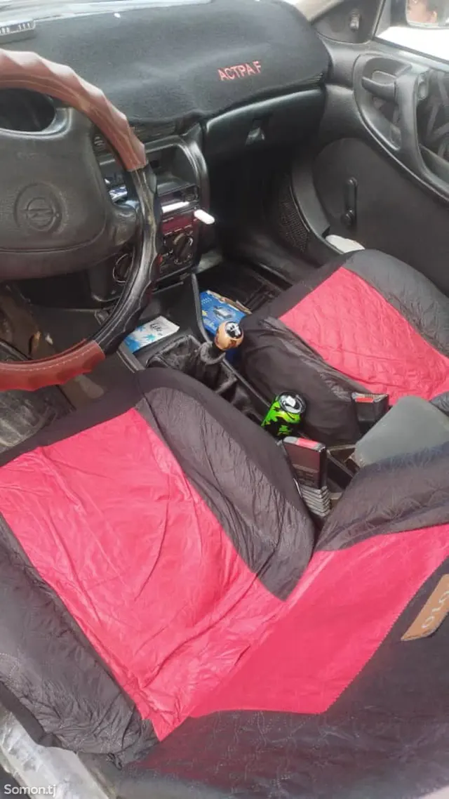 Opel Astra F 1996 · 1.6 MT