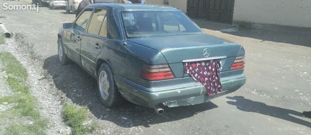 Mercedes-Benz W124 1992 · 2.0 MT