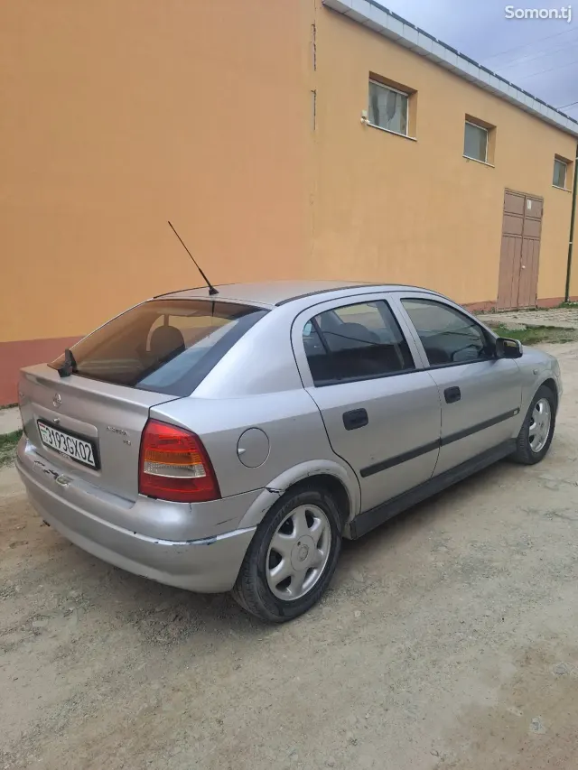 Opel Astra G 1998 · 1.6 MT