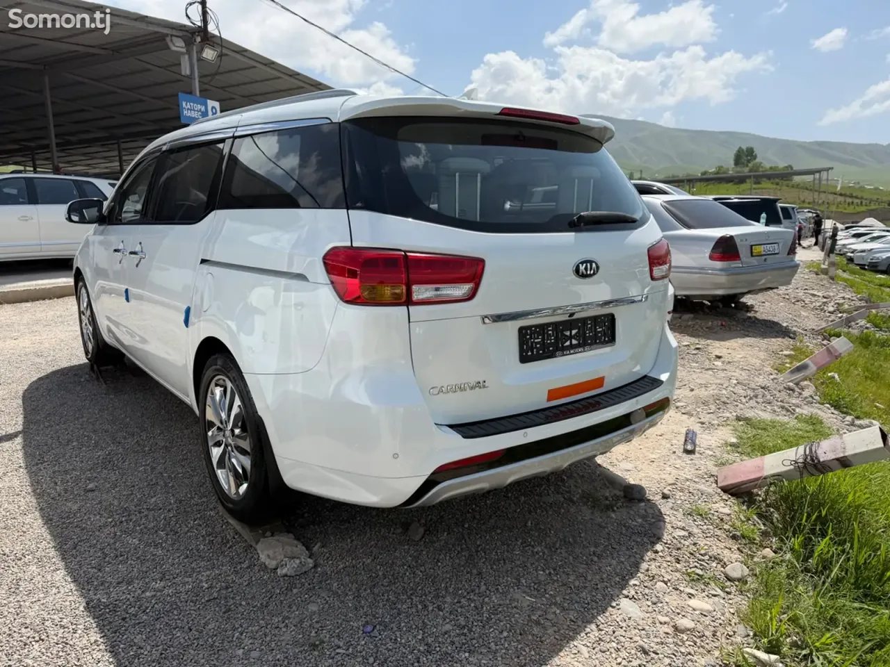 Kia Carnival 2015 · 2.0 AT