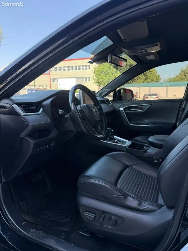 Toyota RAV 4 2022 · 2.5 AT
