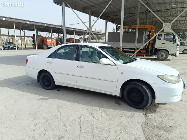 Toyota Camry 2005 · AT