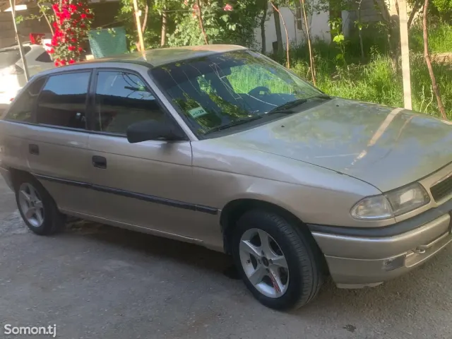 Opel Astra F 1997 · 1.6 MT