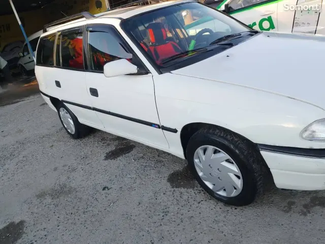 Opel Astra F 1996 · 1.6 MT