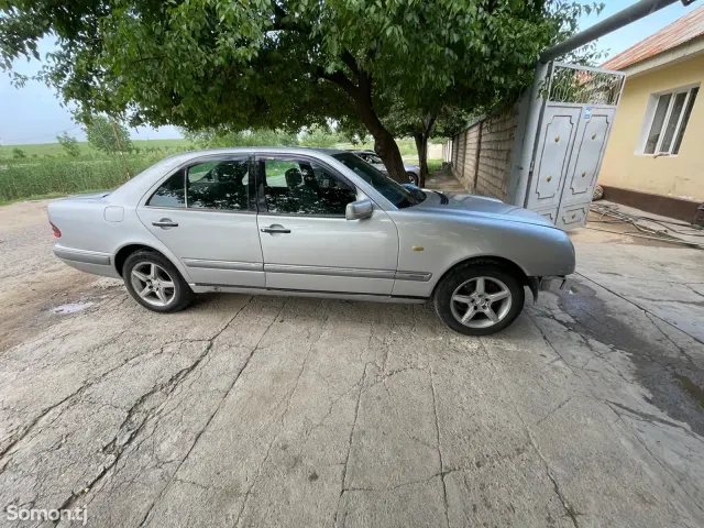 Mercedes-Benz E class 1996 · 2.3 MT