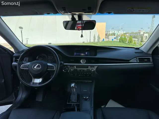 Lexus ES series 2016 · 3.0 AT