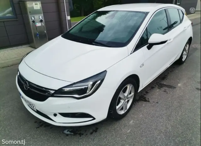 Opel Astra K 2016 · 1.0 MT