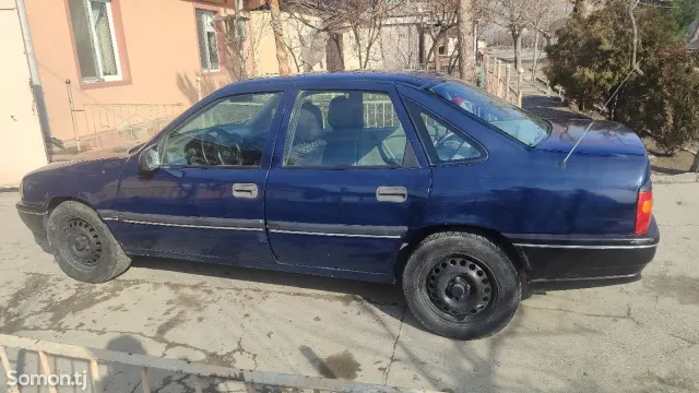 Opel Vectra A 1992 · 1.6 MT