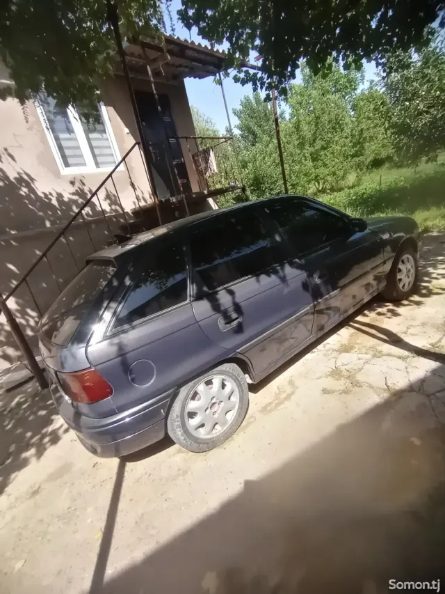 Opel Astra F 1996 · 1.6 MT
