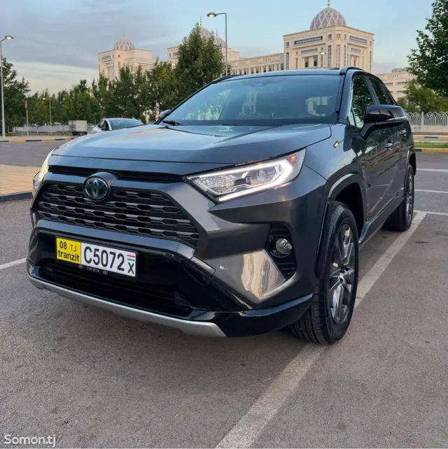Toyota RAV 4 2020 · 2.5 AT
