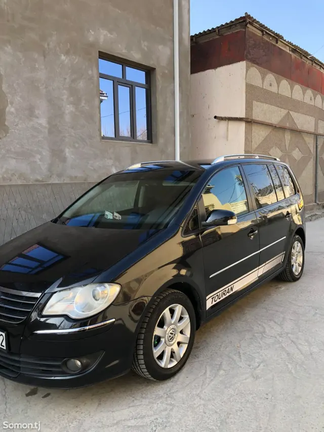Volkswagen Touran 2007 · 2.0 AT