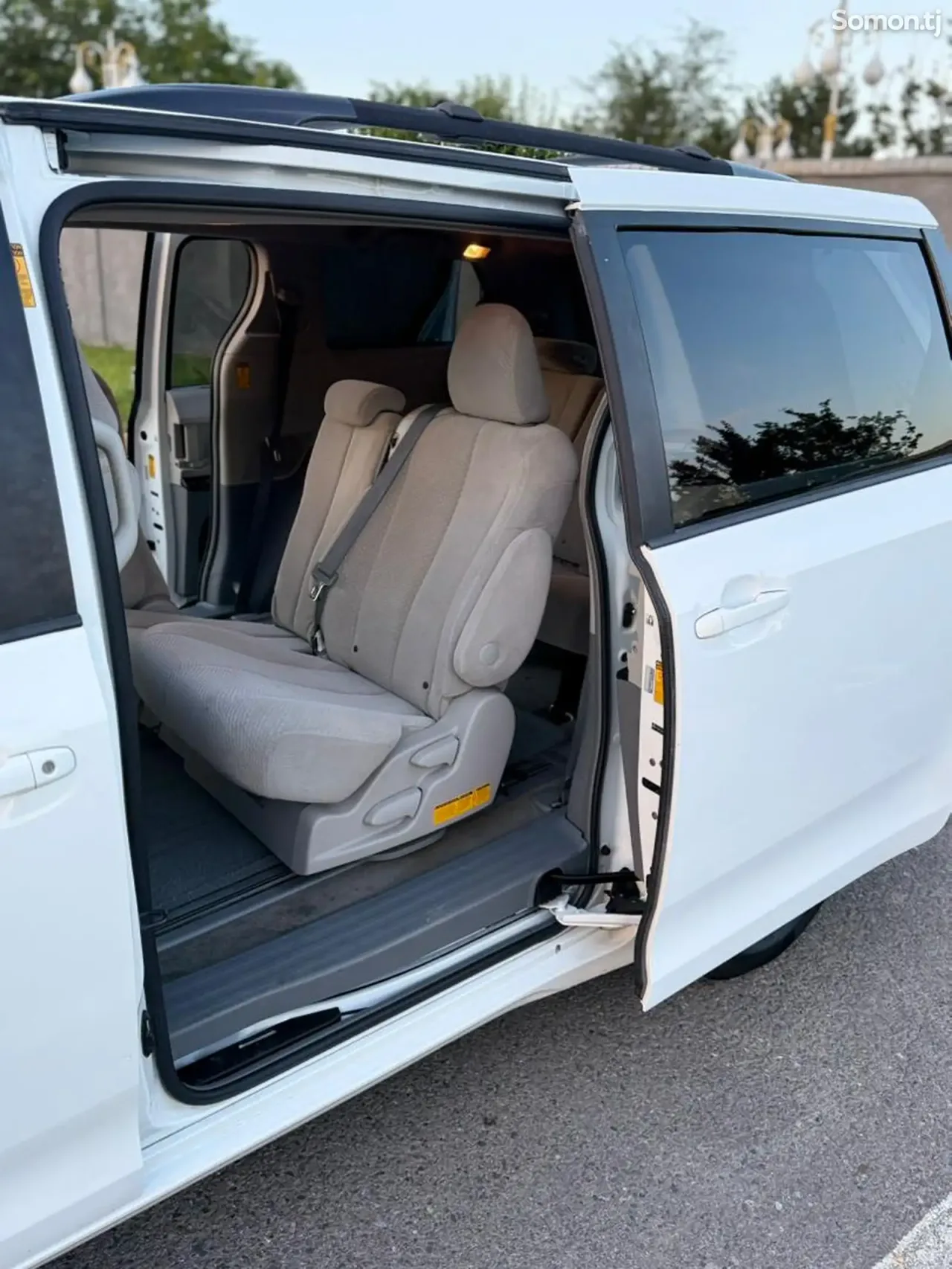 Toyota Sienna 2014 · 3.5 AT