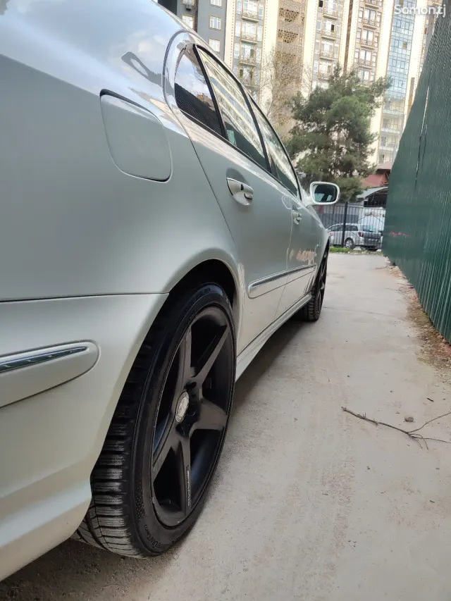Mercedes-Benz E class 2009 · 5.5 AT