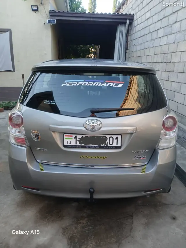 Toyota Verso 2012 · 1.8 MT