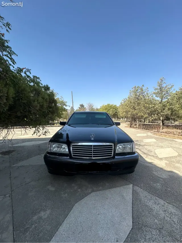 Mercedes-Benz C class 2000 · 3.2 AT