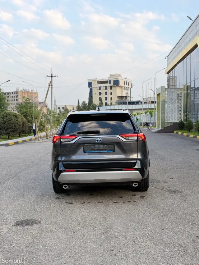 Toyota RAV 4 2020 · 2.5 AT