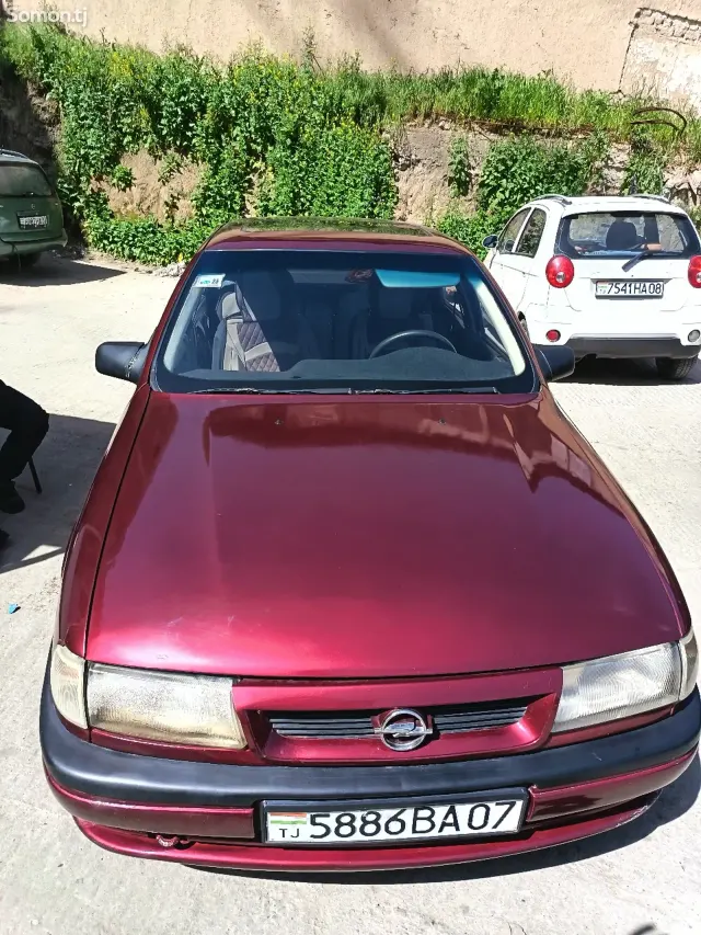 Opel Vectra A 1994 · 1.6 MT