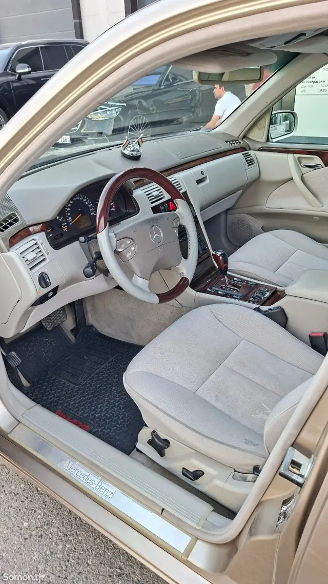 Mercedes-Benz E class 2000 · 3.2 AT