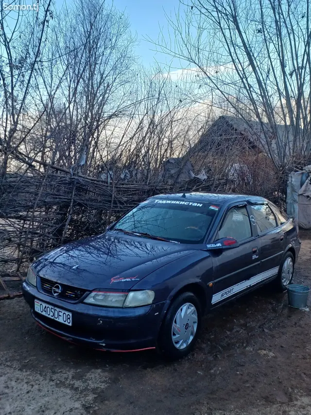 Opel Vectra B 1977 · 1.6 MT