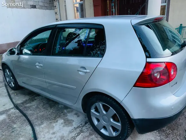 Volkswagen Golf 2010 · 2.0 AT