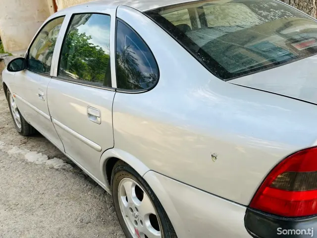 Opel Vectra B 1996 · 1.6 MT