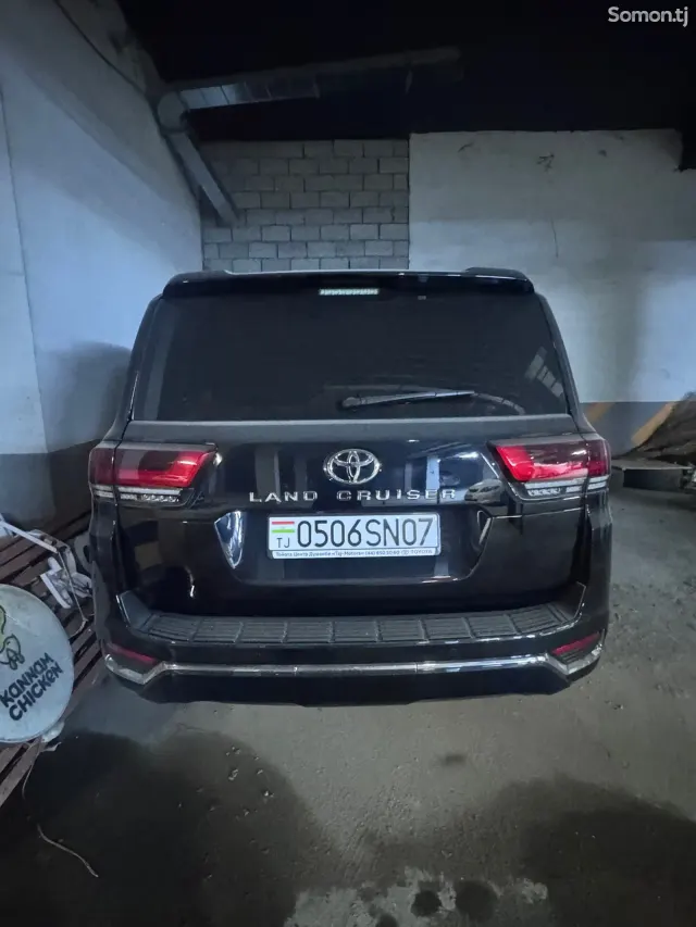 Toyota Land Cruiser 2022 · 3.5 AT