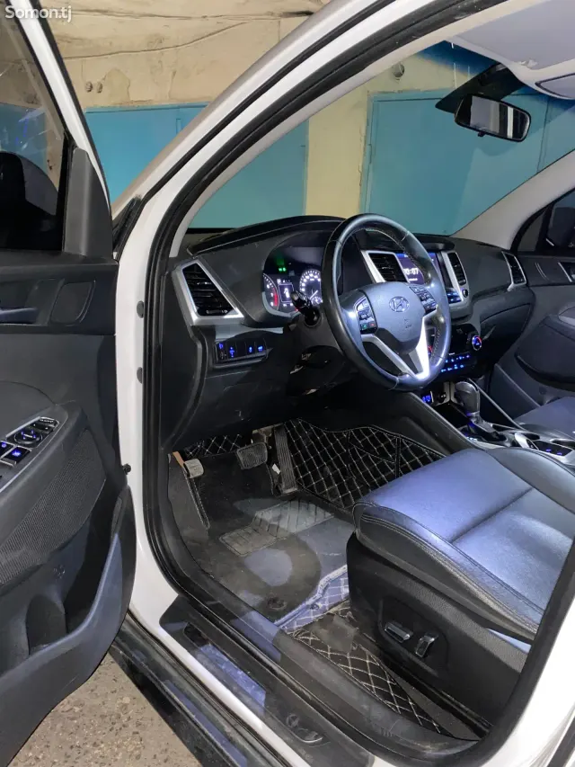 Hyundai Tucson 2016 · 1.6 AT