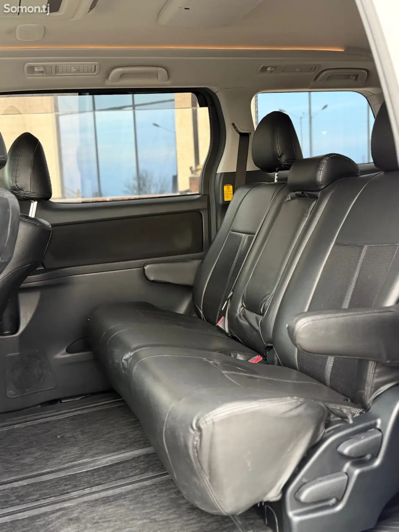Toyota Alphard 2014 · 2.4 AT