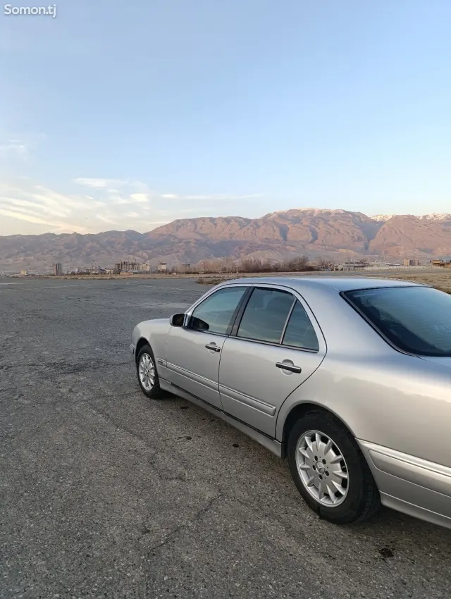Mercedes-Benz E class 1996 · 2.0 MT