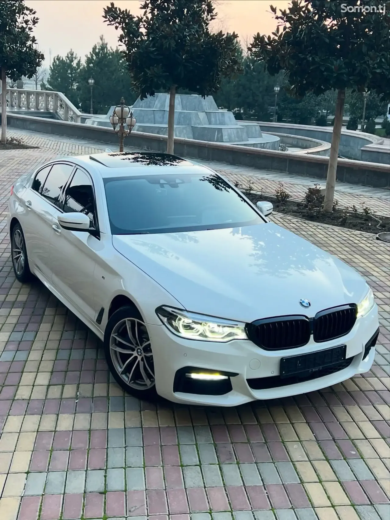 BMW 5 series 2018 · 2.0 AT