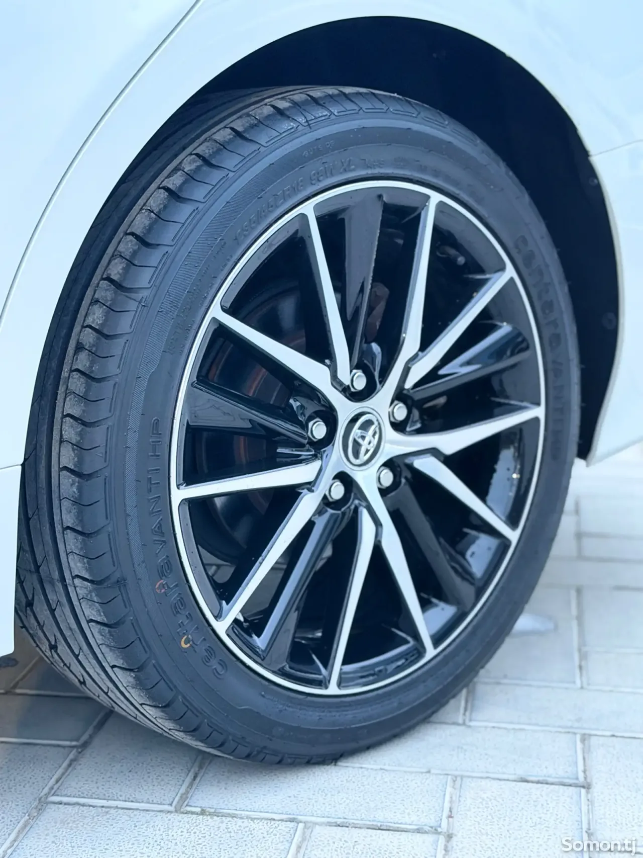 Toyota Camry 2018 · 2.5 AT