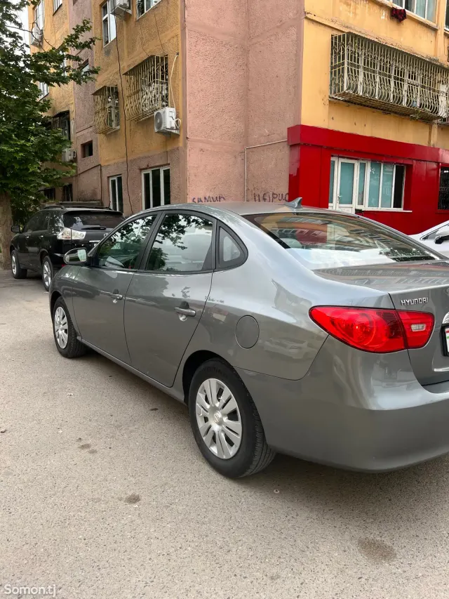 Hyundai Elantra 2010 · 1.6 AT