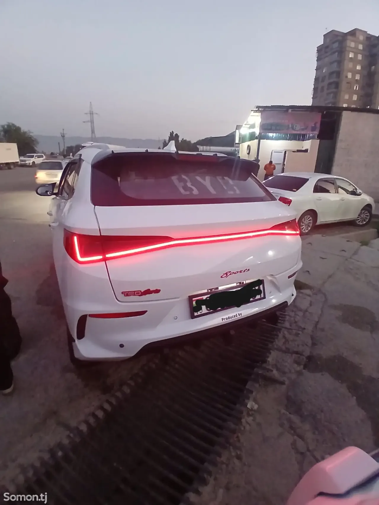 BYD E2 2023 · AT