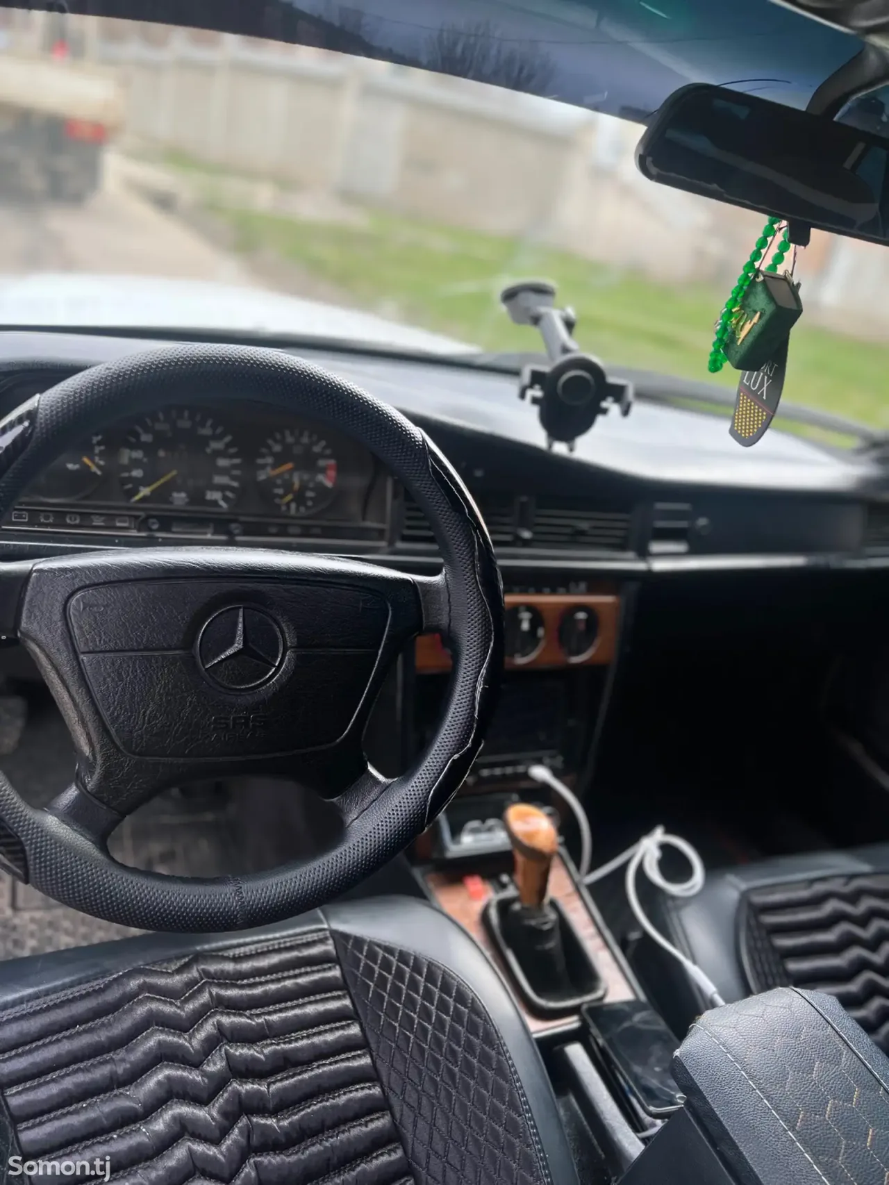 Mercedes-Benz W201 1993 · 2.0 MT