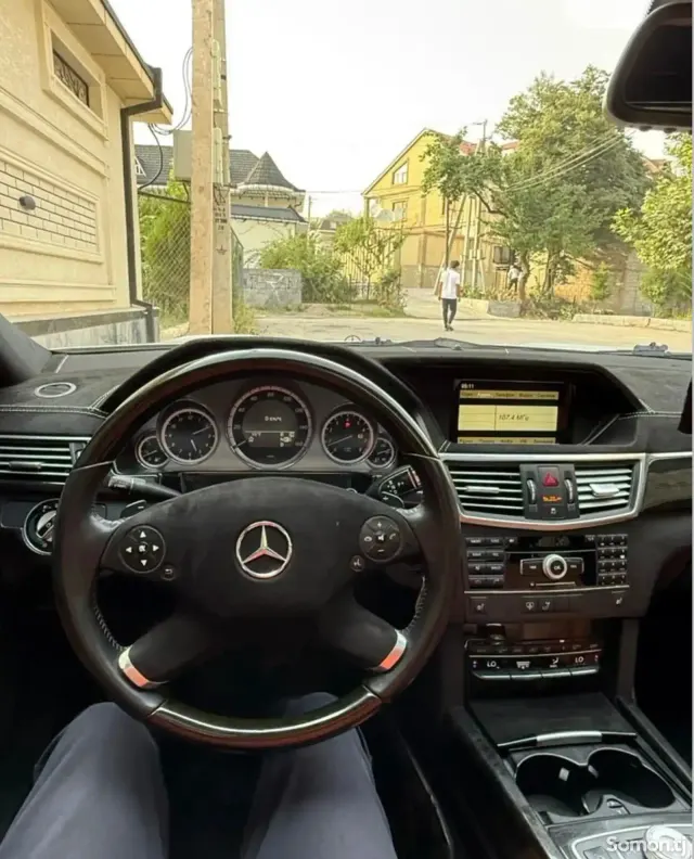 Mercedes-Benz E class 2011 · 3.5 AT