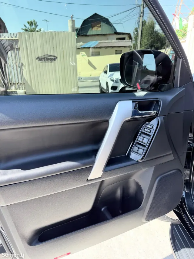 Toyota Land Cruiser Prado 2017 · 3.0 AT