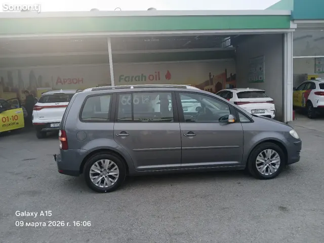 Volkswagen Touran 2008 · 1.4 AT